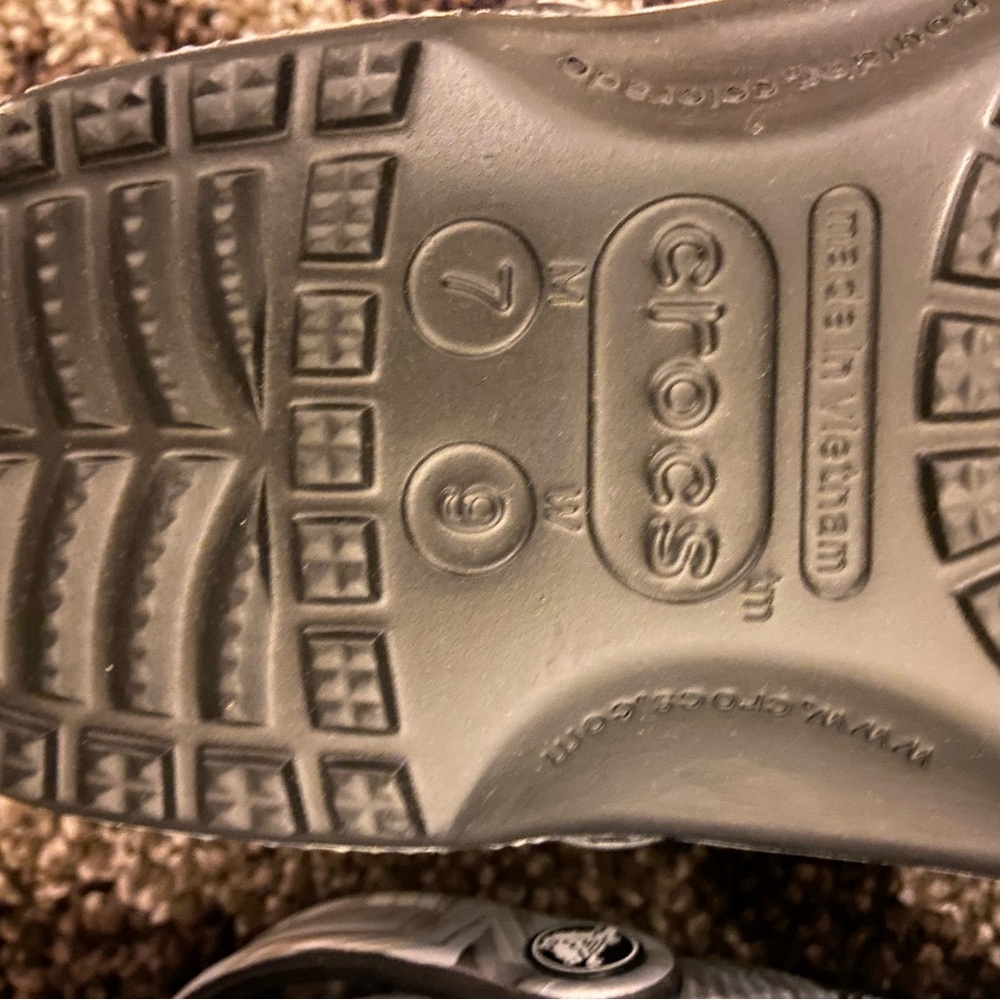 Raiders NFL COLORS silver&black 9 NEW crocs - Picture 8 of 11